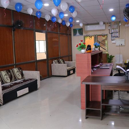 Hotel Diamond Ac Dormitory And Guest House Surat Bagian luar foto