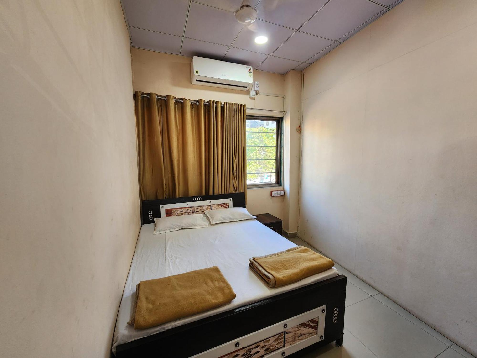 Hotel Diamond Ac Dormitory And Guest House Surat Bagian luar foto